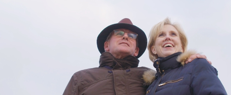 Hans en Jenny arm in arm