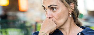 peinzende vrouw