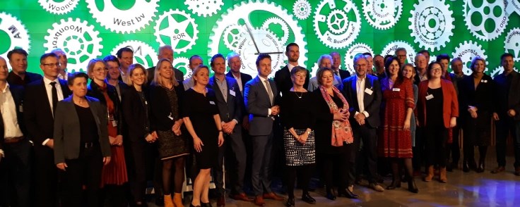 39 marktpartijen, corporaties, zorg- en welzijnspartijen, ouderenbonden en de gemeente Rotterdam tekenen het ‘Langer Thuis Akkoord’.